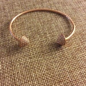 NWT Rosegoldtone Cuff Crystal Arrowhead Bracelet